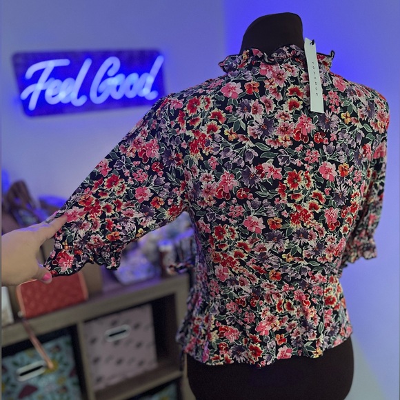 NWT TOPSHOP Smocked Floral Wrap Crop Top - Picture 6 of 11
